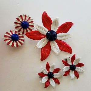 VINTAGE 1960's Patriot Red White and Blue Flower Power Brooch and Earrings.